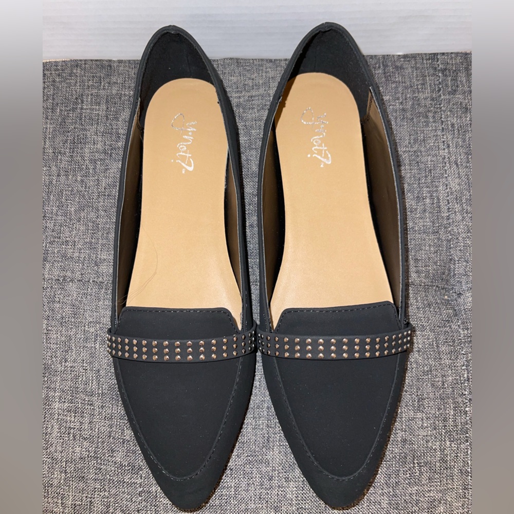 Y-Not? Black Pointed Loafer Flats with Metallic Detail - Size 8.5 - NWT
